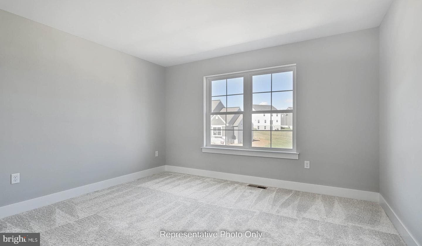 215 Dahlia Circle photo 6