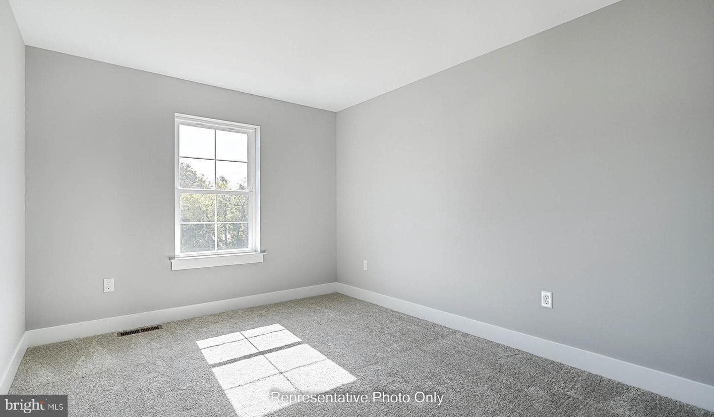 215 Dahlia Circle photo 7