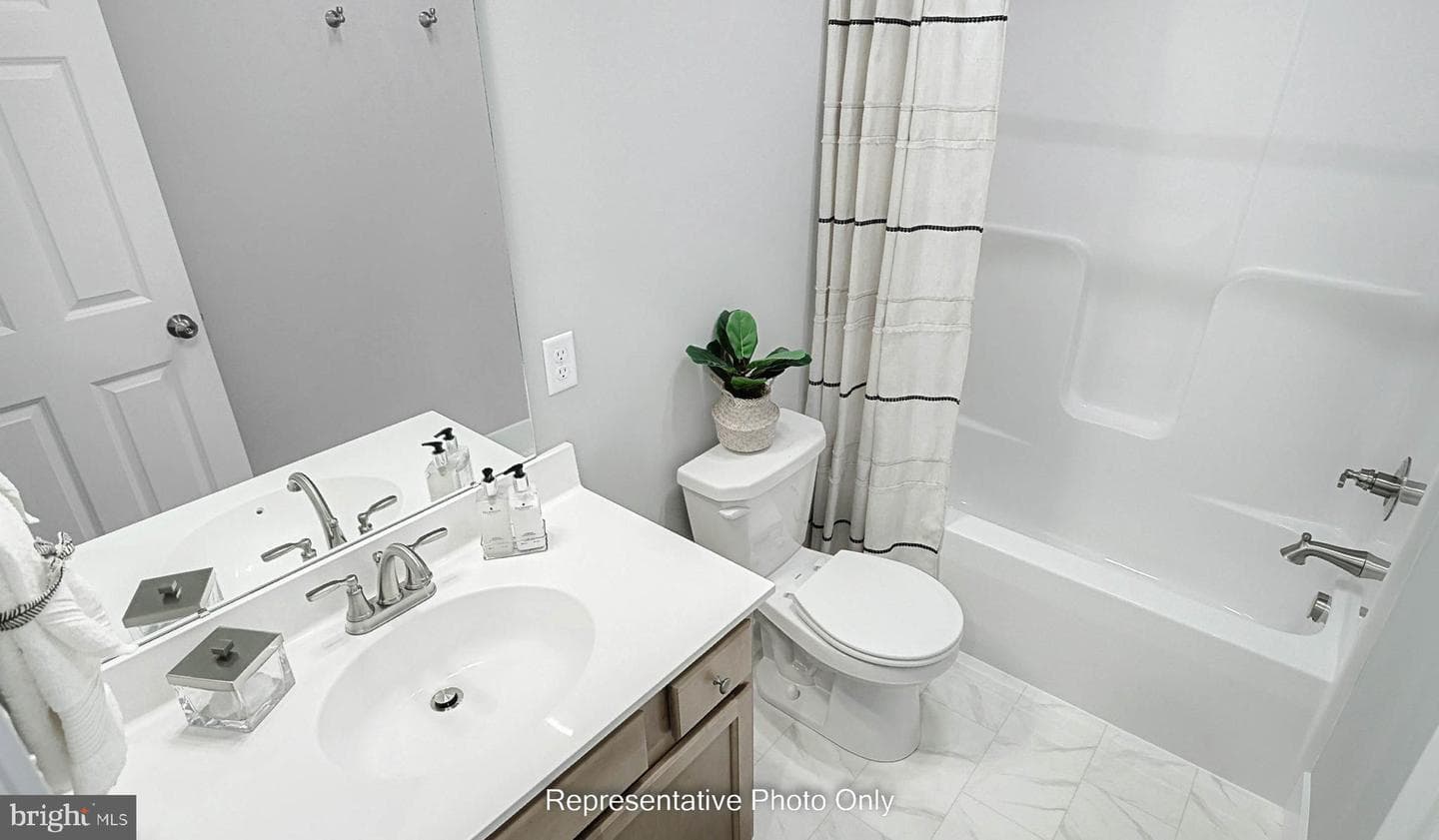 215 Dahlia Circle photo 8