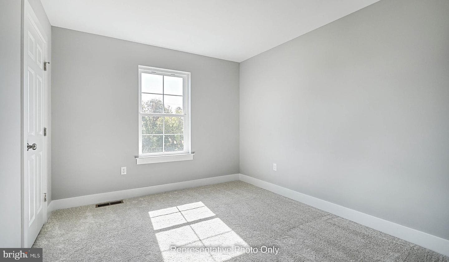 215 Dahlia Circle photo 9