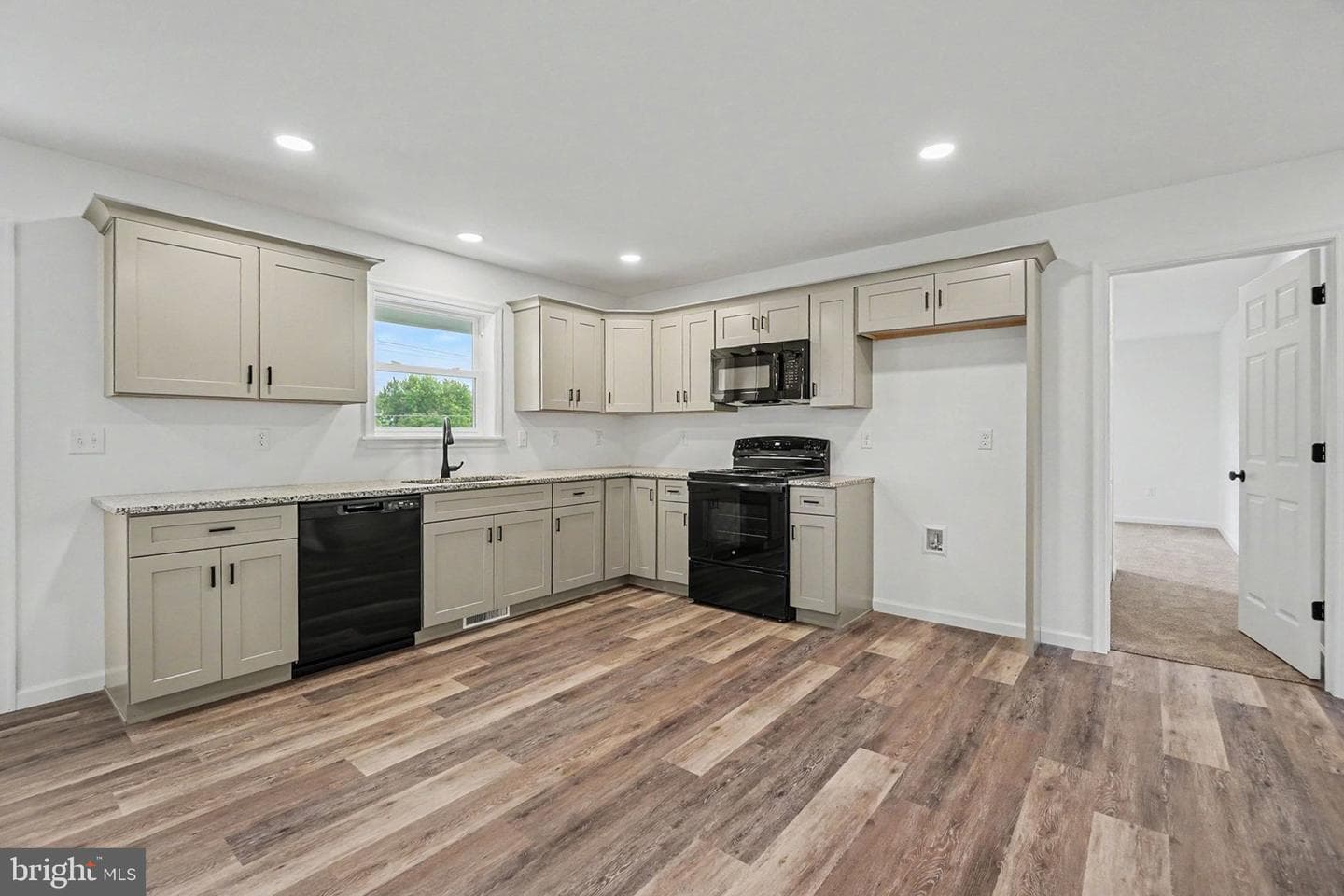 418 Elm Street photo 10