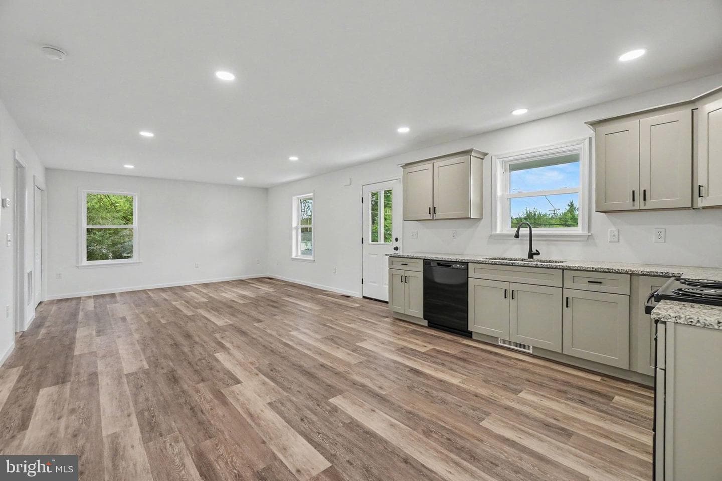 418 Elm Street photo 11