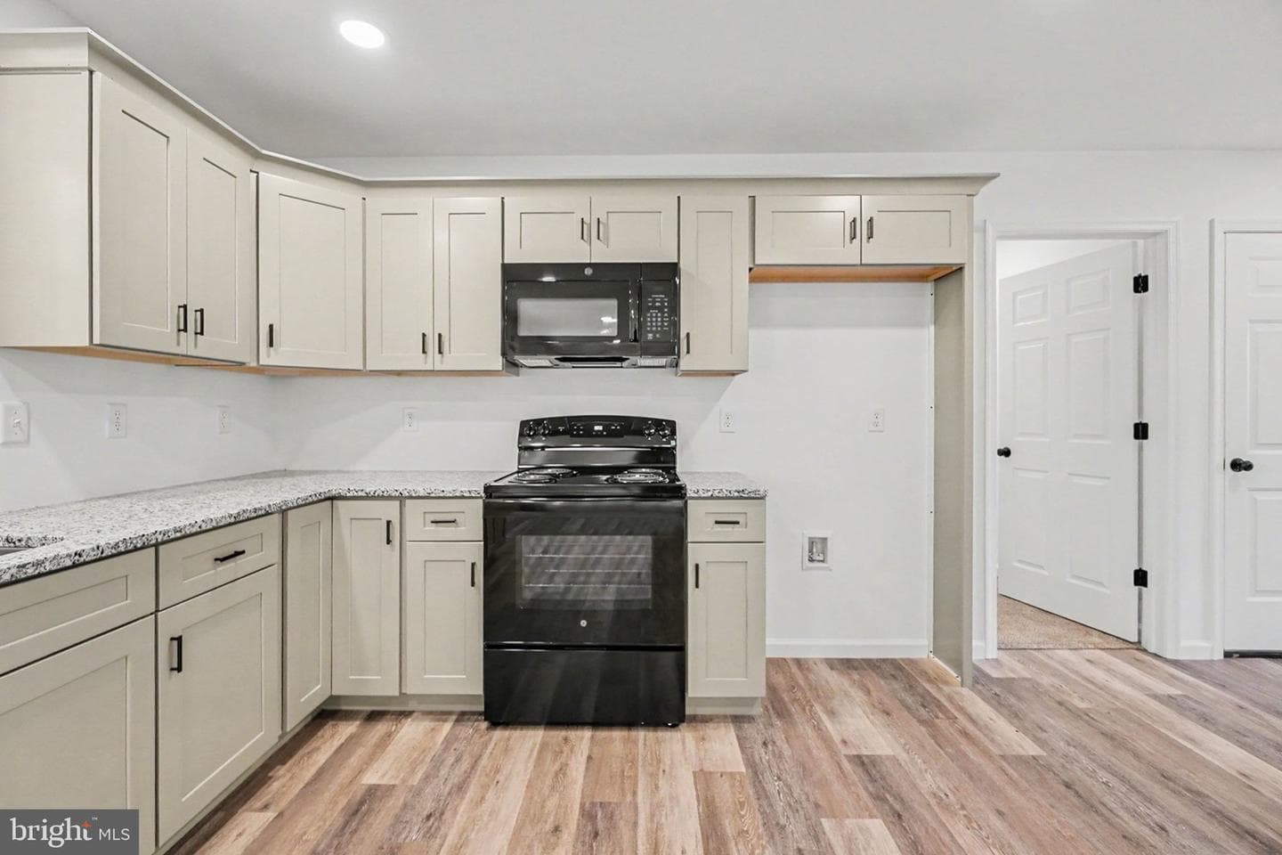 418 Elm Street photo 13