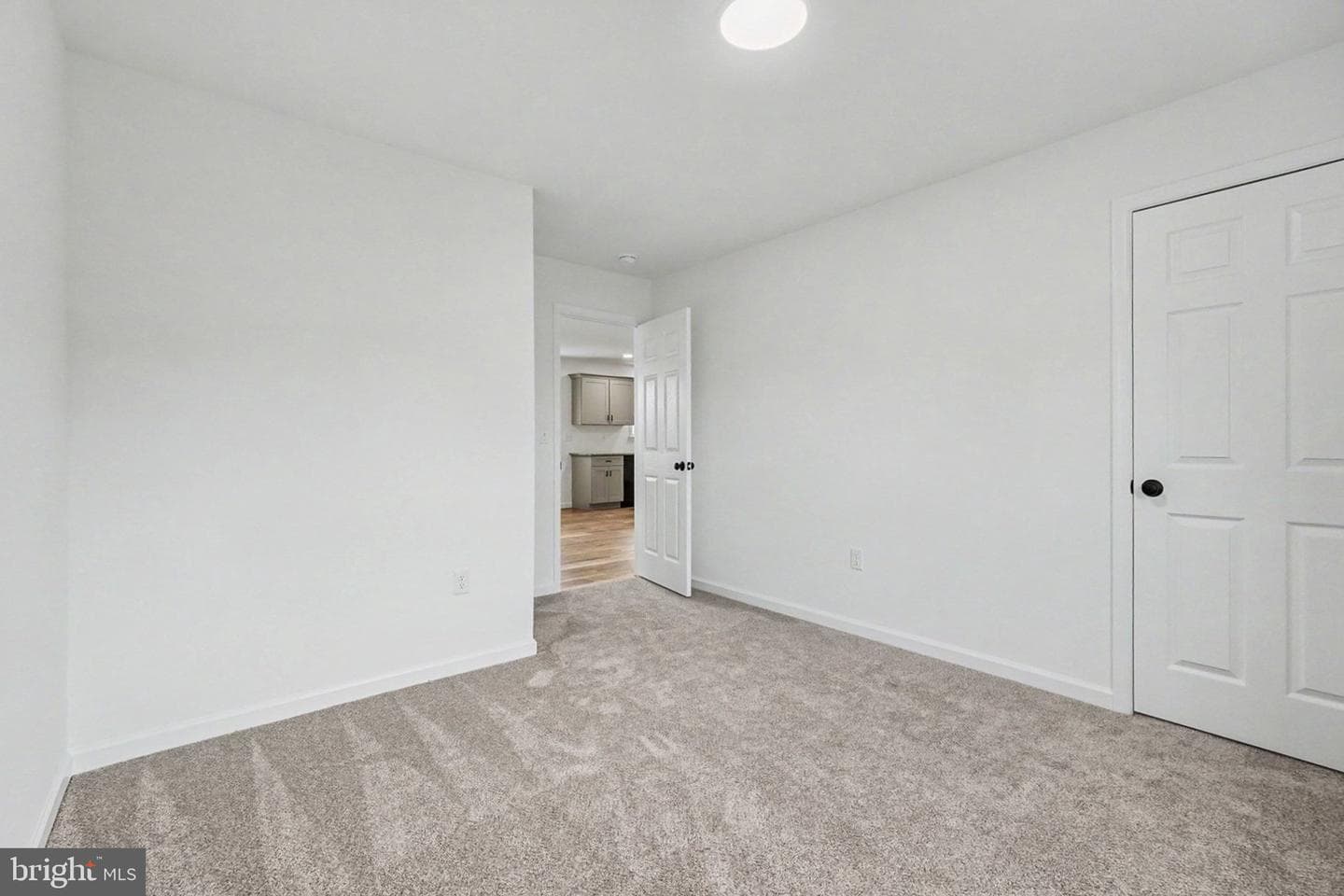 418 Elm Street photo 16