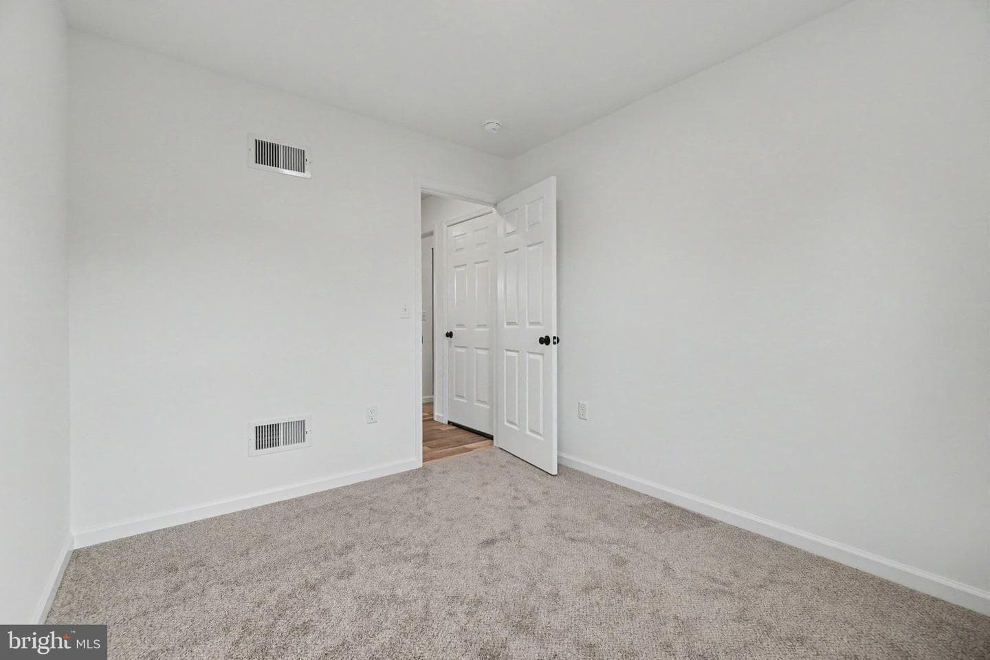 418 Elm Street photo 23