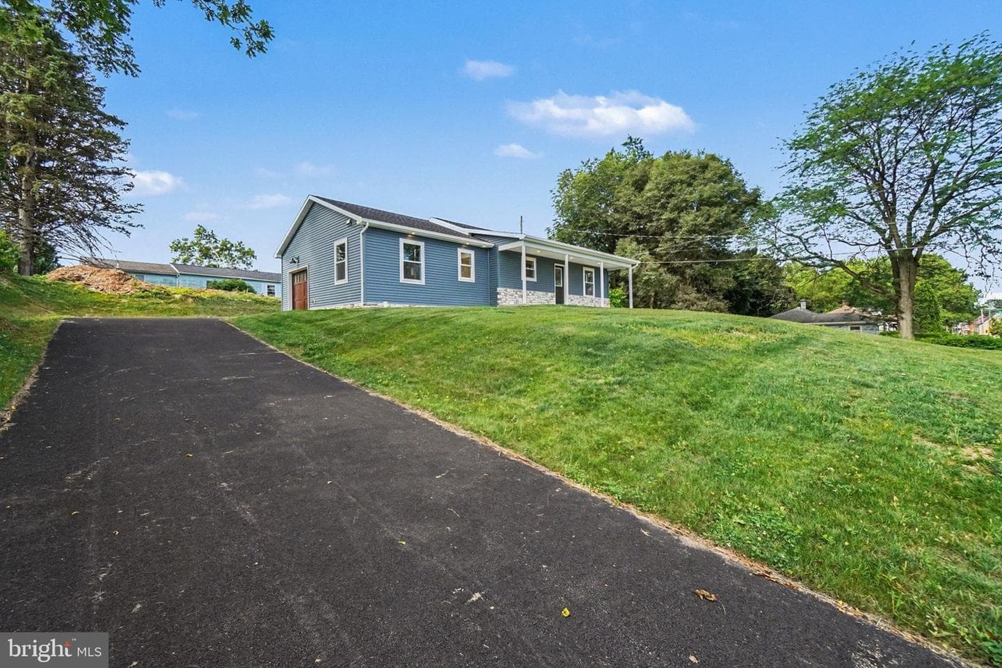 418 Elm Street photo 3