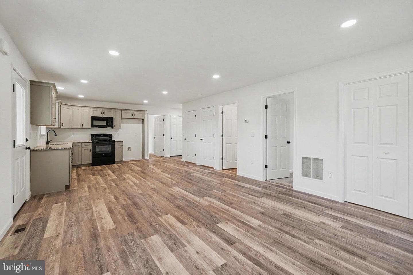 418 Elm Street photo 8