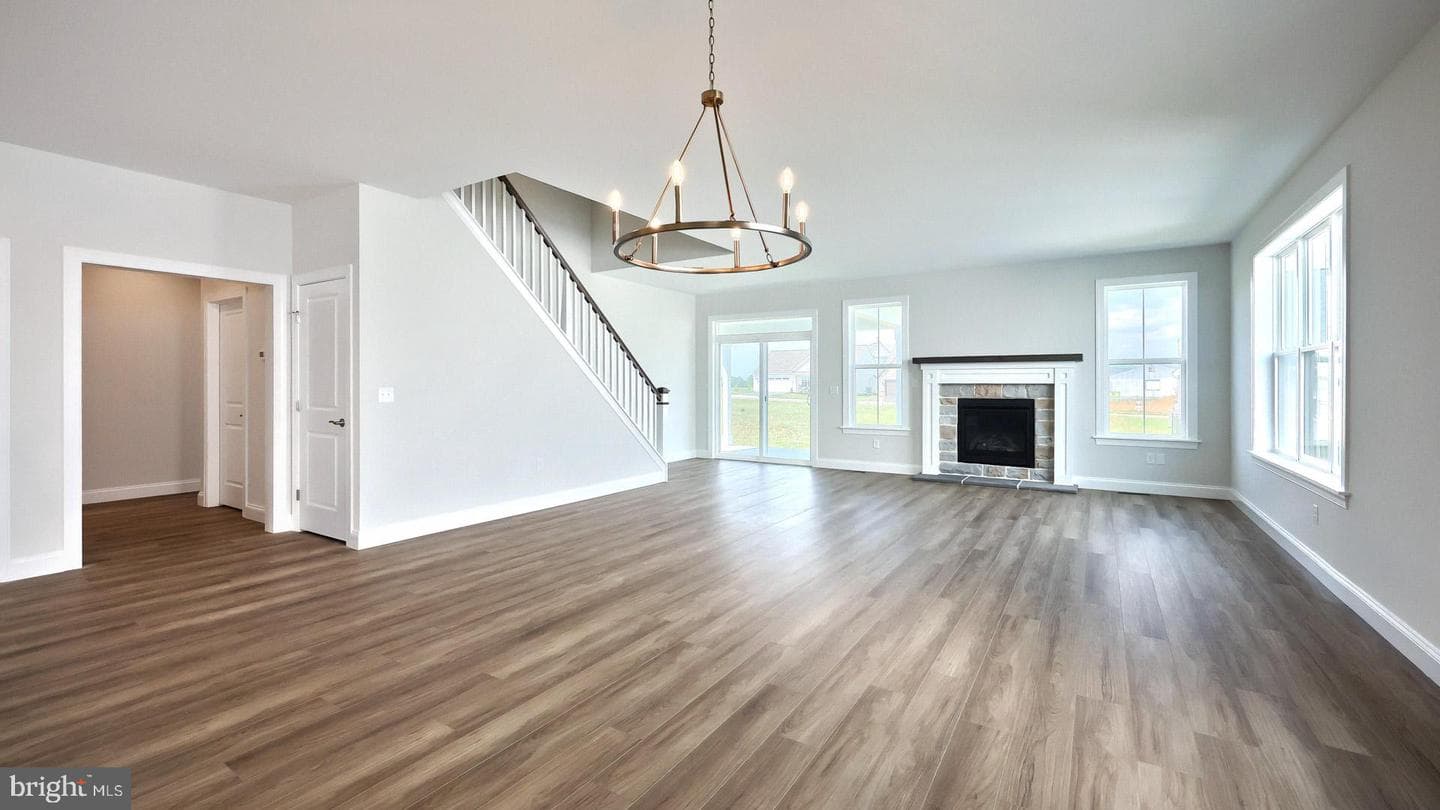 528 Winding Creek Boulevard photo 28