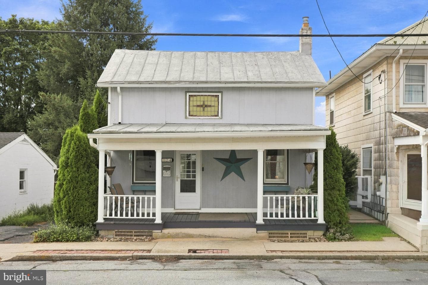 24 E Carpenter Avenue photo 1