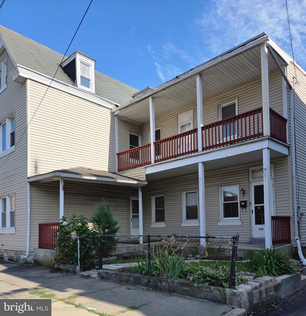 916 Mifflin photo 1
