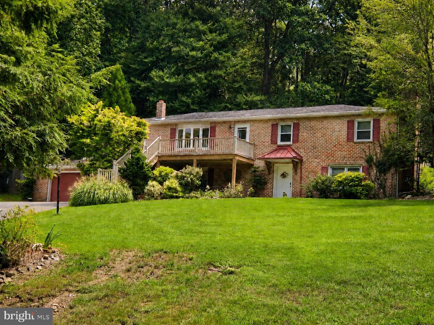 654 Woodlawn Drive photo 1