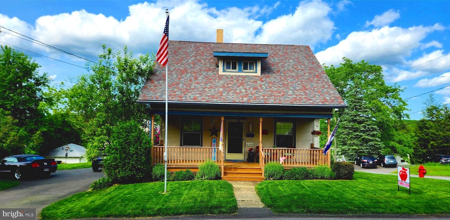 111 N Pioneer Avenue photo 1
