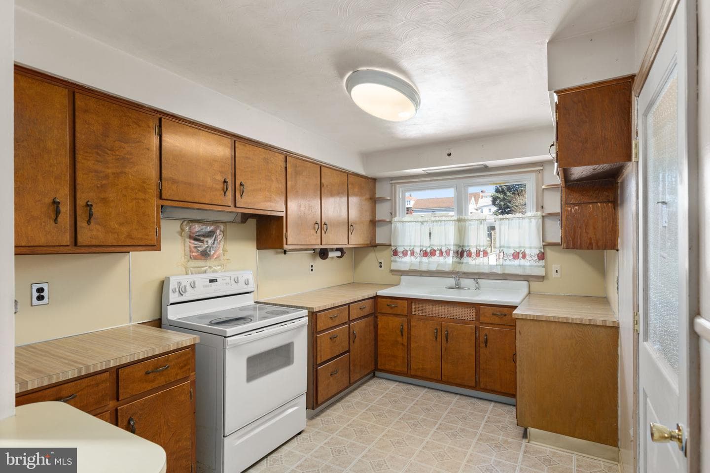 731 N James Street photo 29