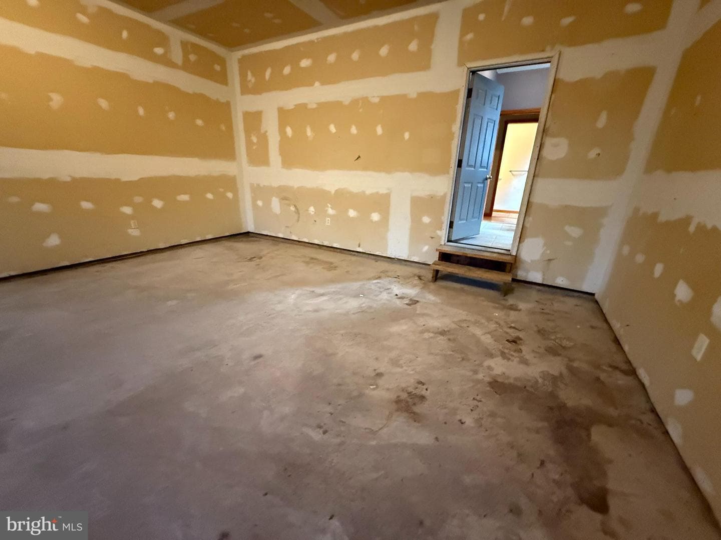 216 Main photo 17