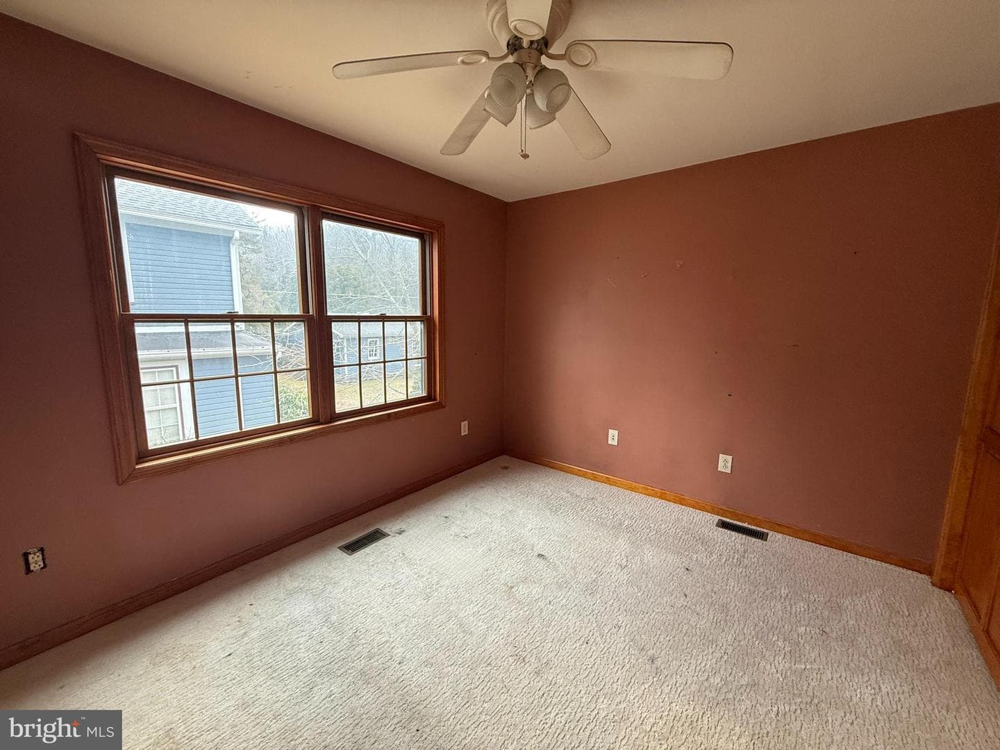 216 Main photo 19