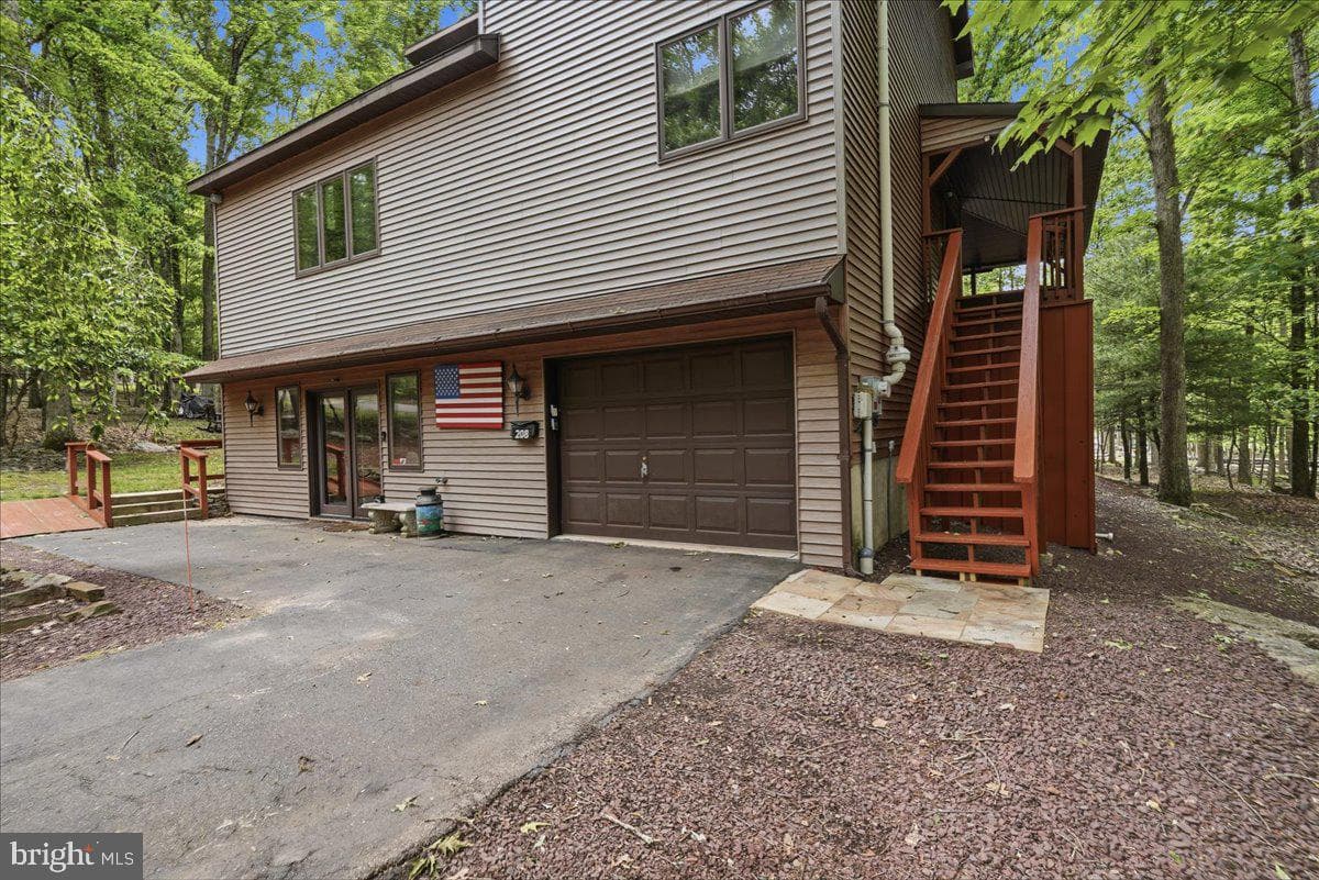 208 Owego Drive, Hazleton