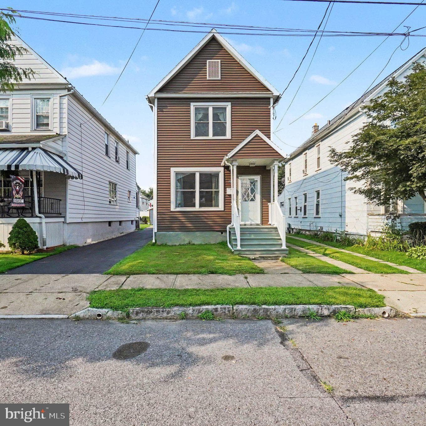 104 Lawrence Street photo 1