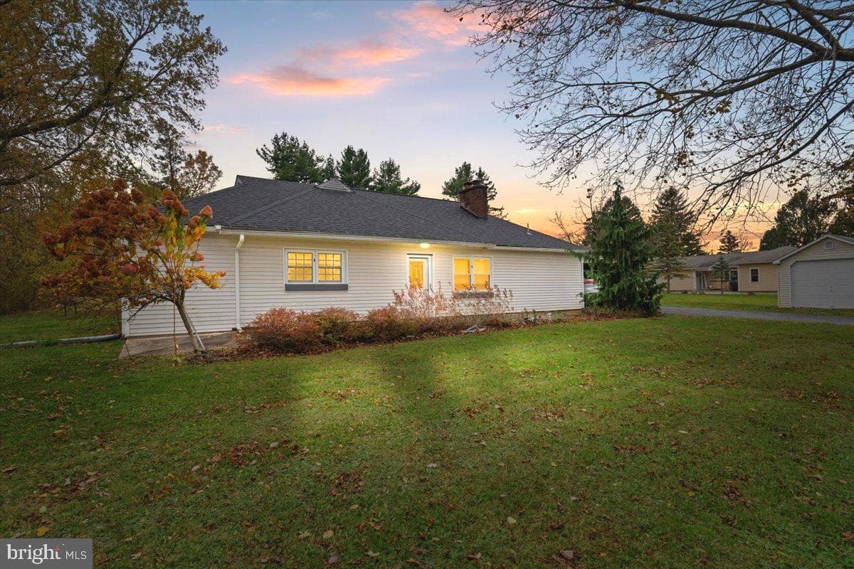 1215 Country Club Road photo 2