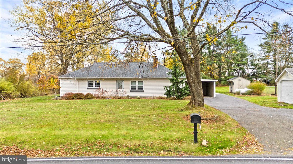 1215 Country Club Road photo 4