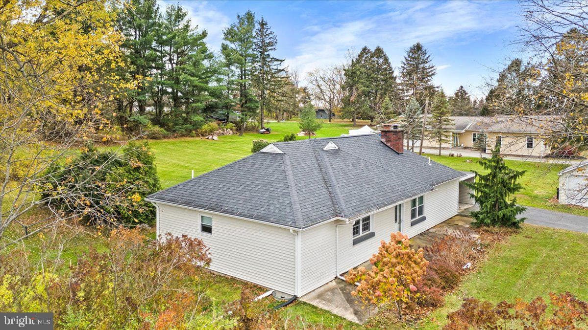 1215 Country Club Road photo 6