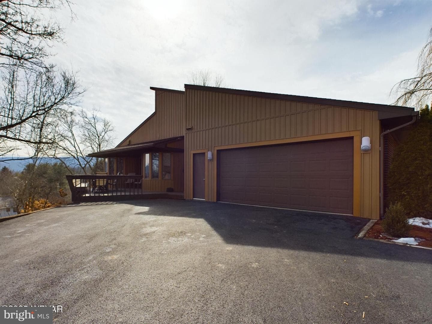 3012 Mountain Crescent photo 3