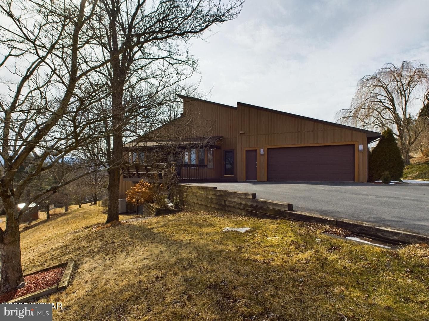 3012 Mountain Crescent photo 5