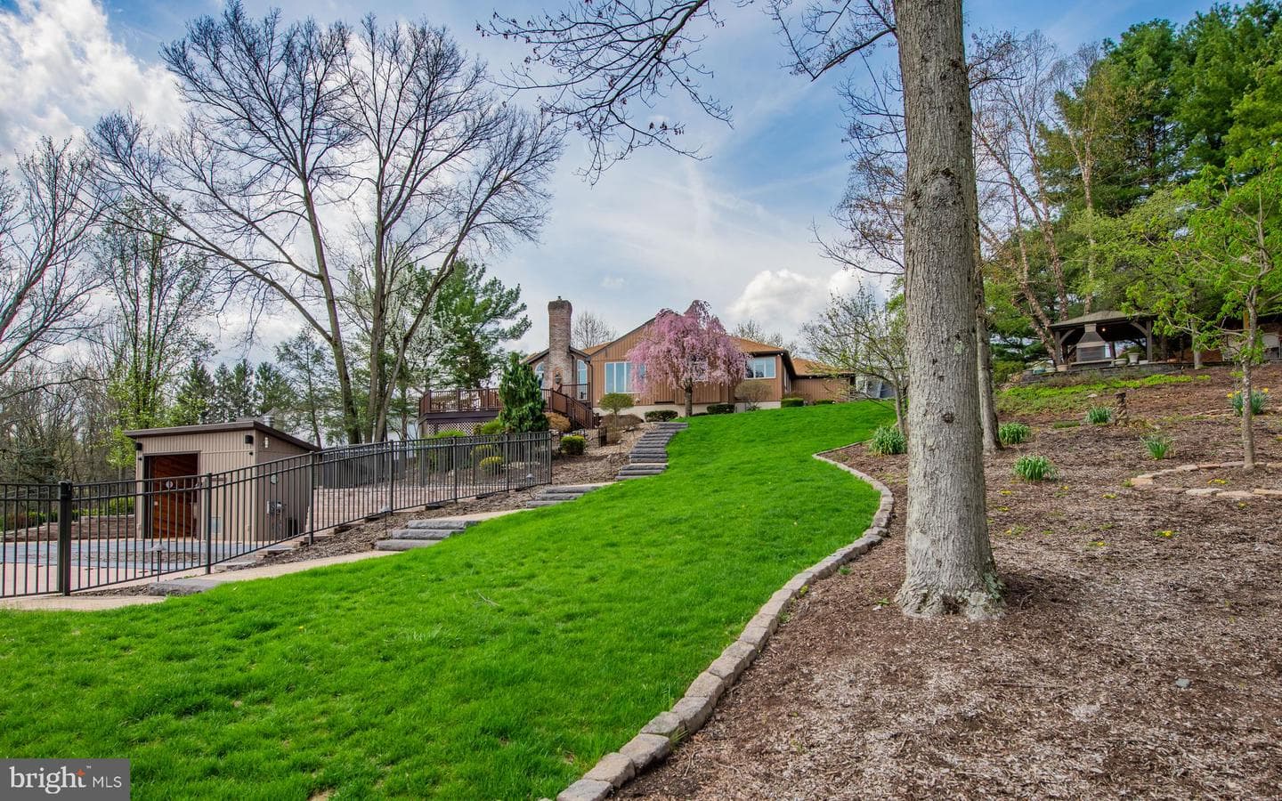 3023 Mountain Crescent photo 69