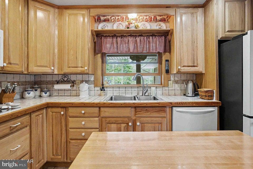 2270 Pine Tree Road photo 29