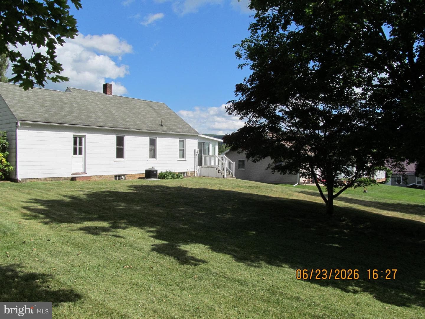 1815 Bond Street photo 6