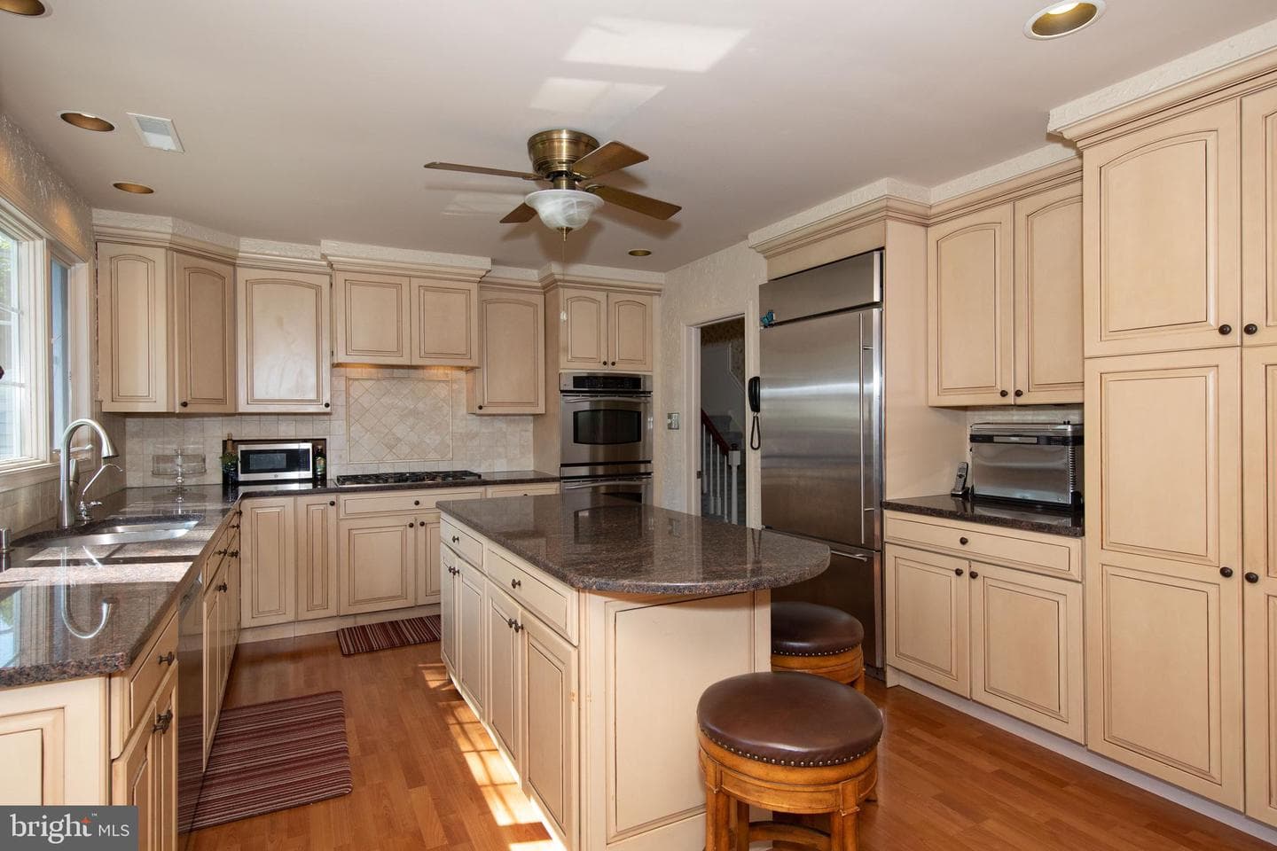 1025 Larch Circle photo 10