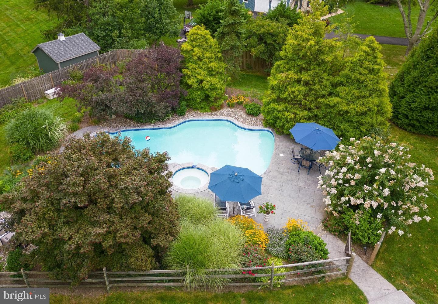 1025 Larch Circle photo 4