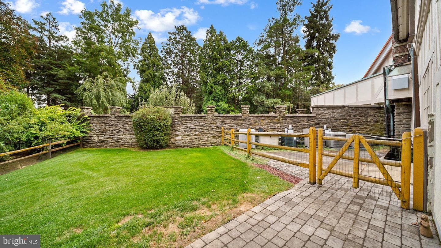 1717 Woodland Road photo 95