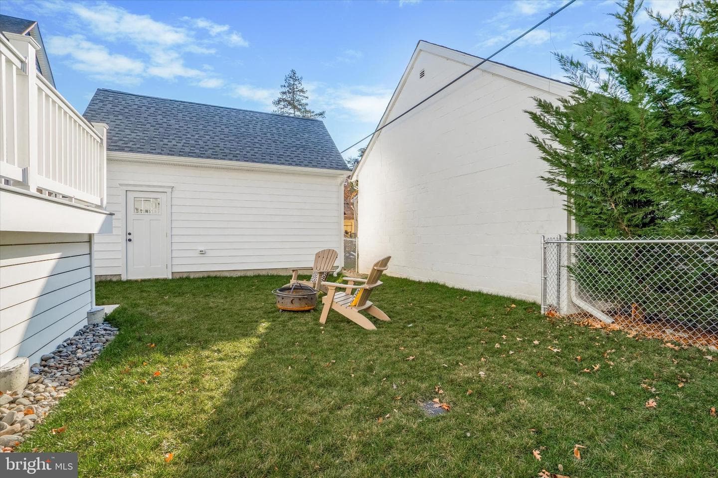 204 Iona Avenue photo 3