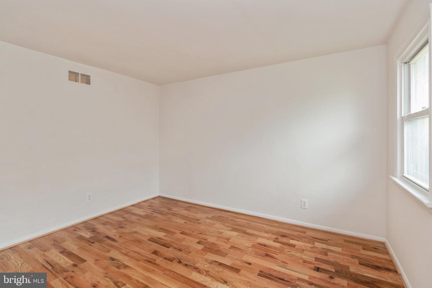 300 Girard Avenue photo 17