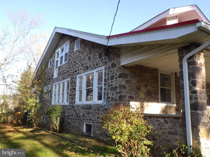320 Francis Avenue photo 10