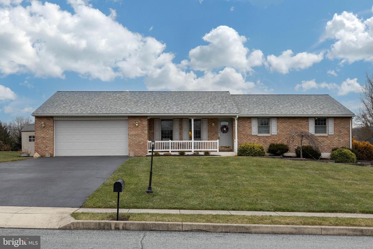 2576 Crabapple Court photo 1