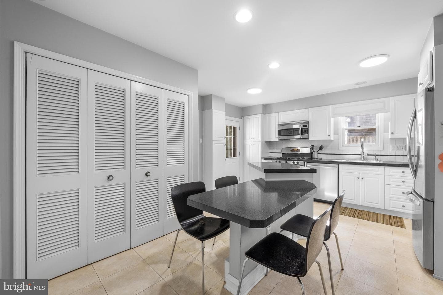 100 Overhill Road photo 10
