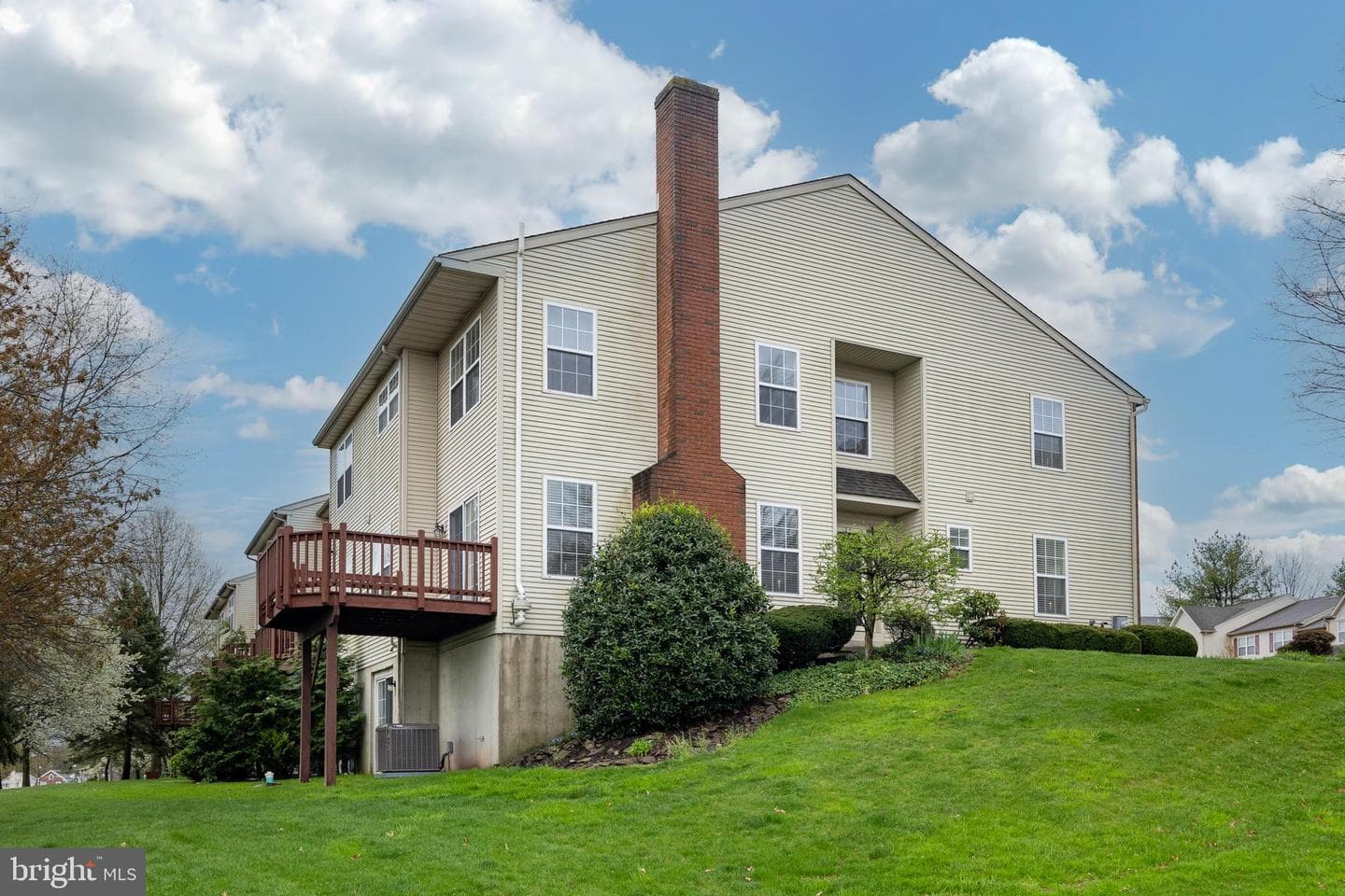 323 Hamilton Drive photo 38