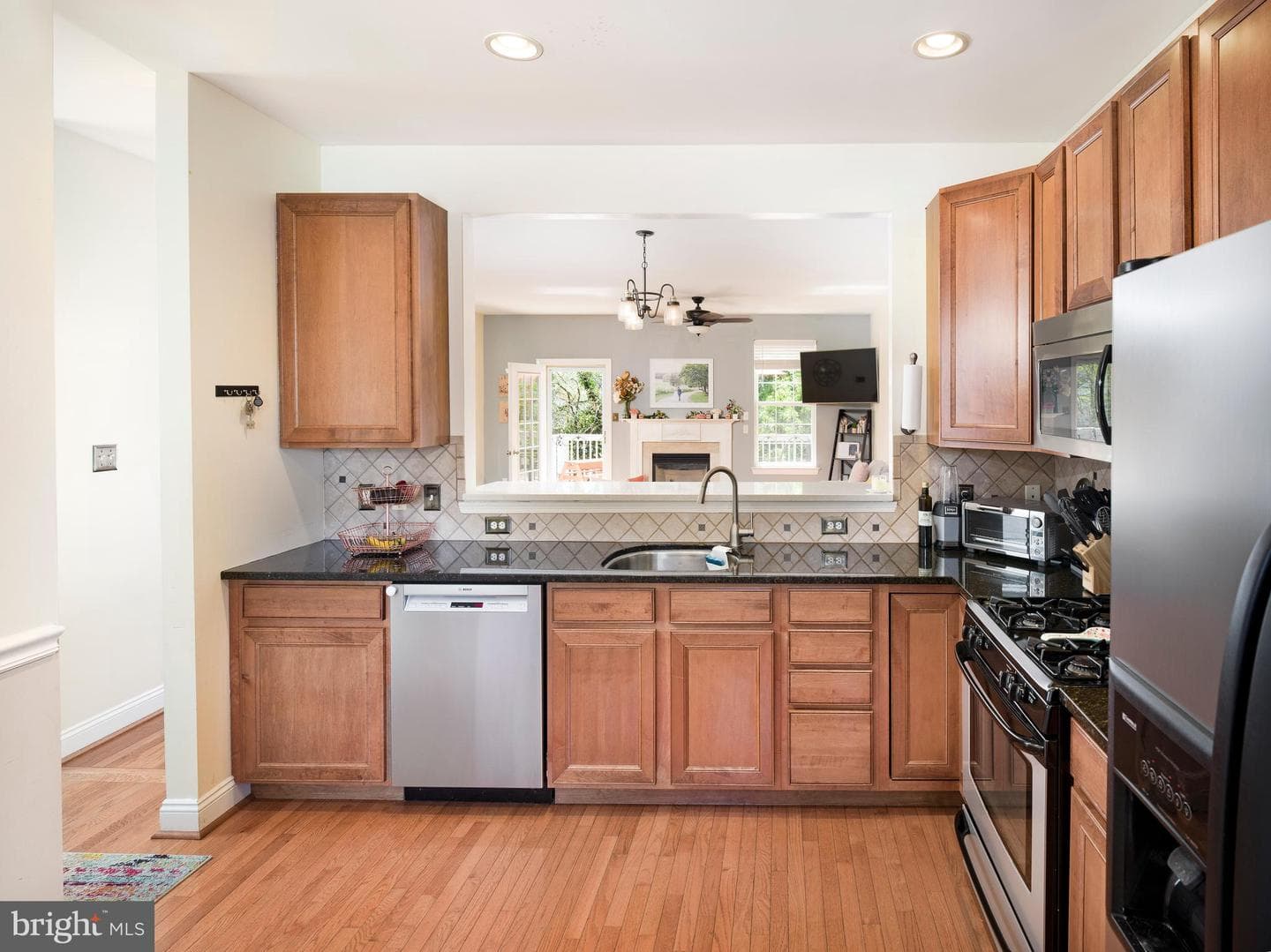 311 W 1st Avenue photo 14