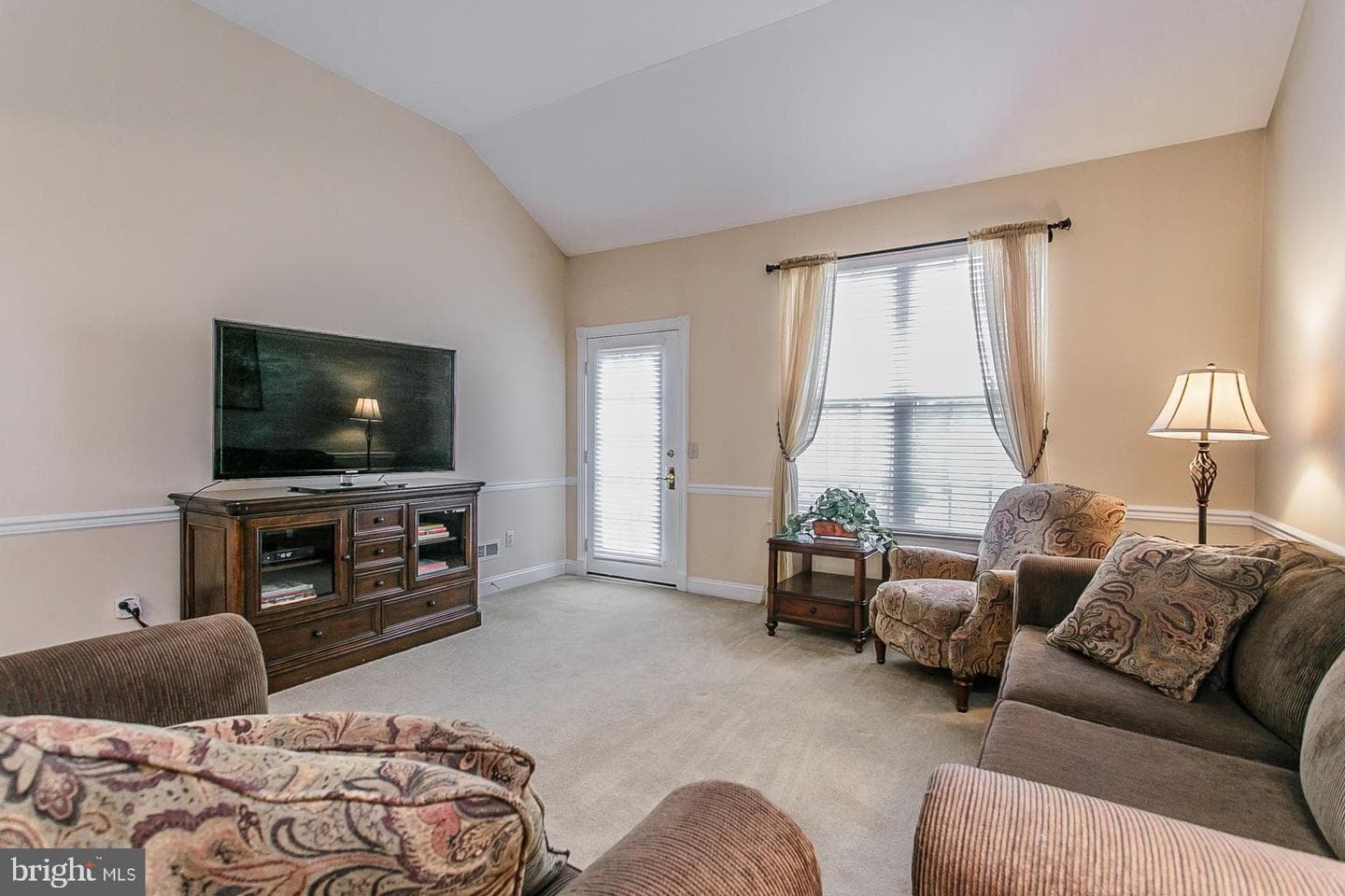 8 Newbury Way photo 21
