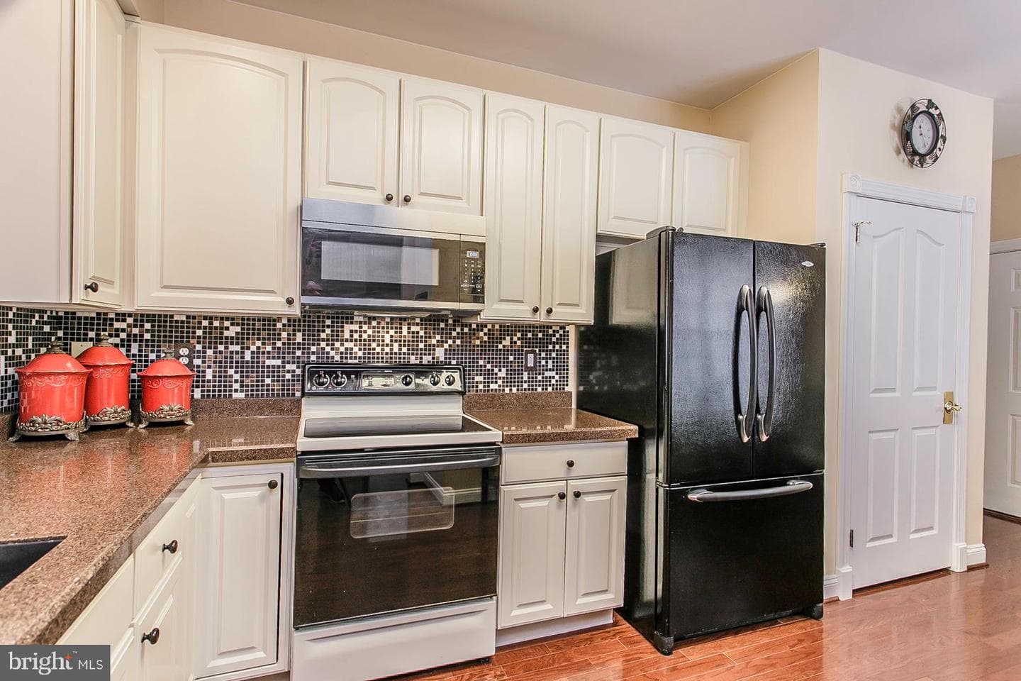 8 Newbury Way photo 8