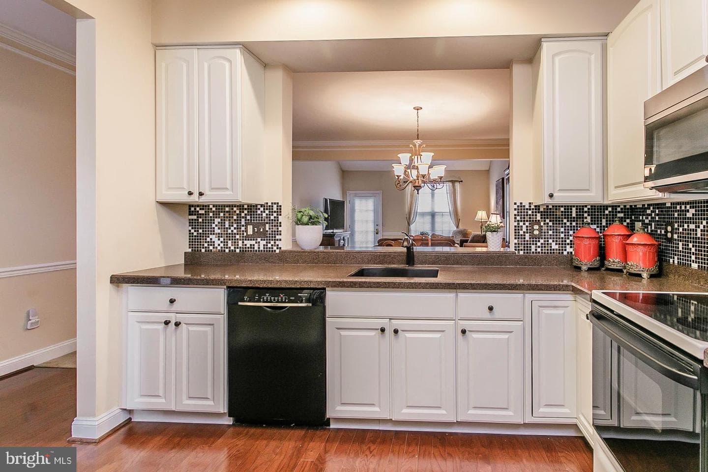 8 Newbury Way photo 9