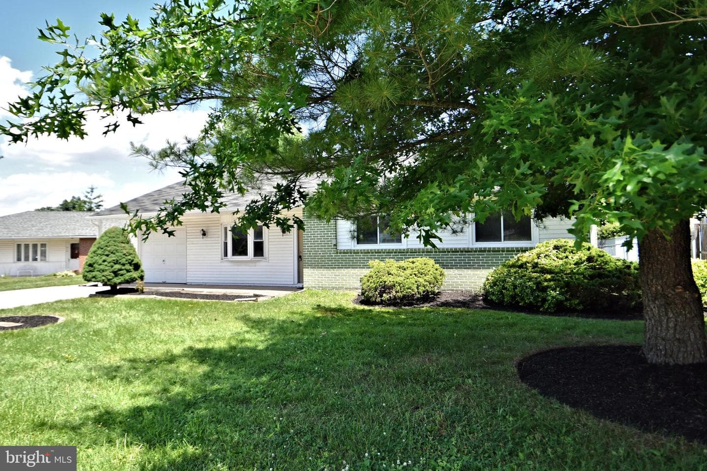 211 Oak Tree Road photo 4