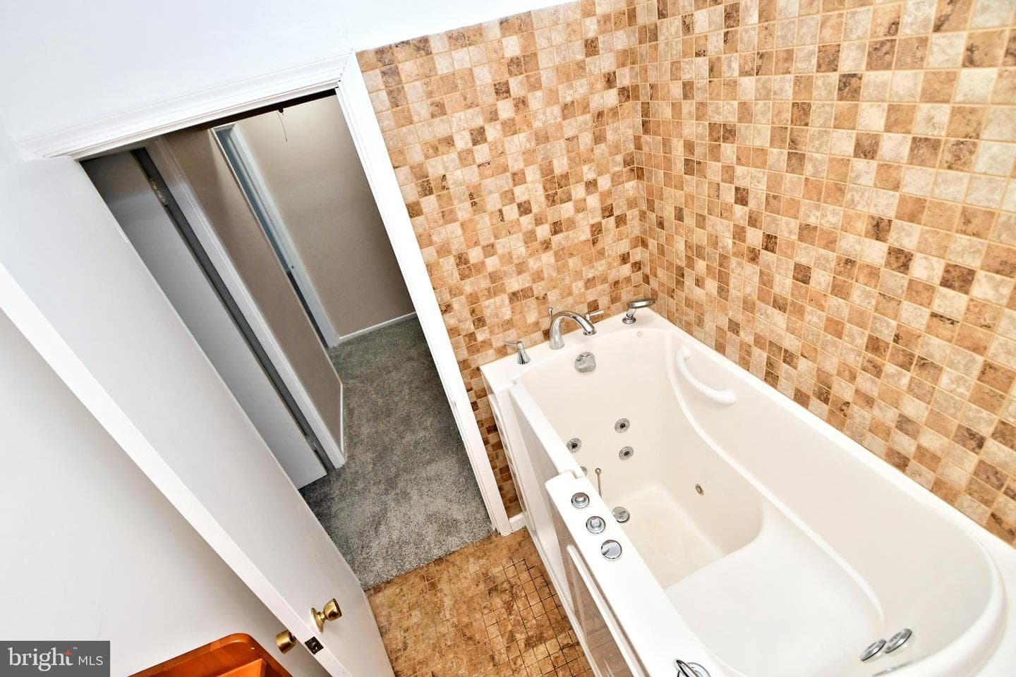 211 Oak Tree Road photo 41
