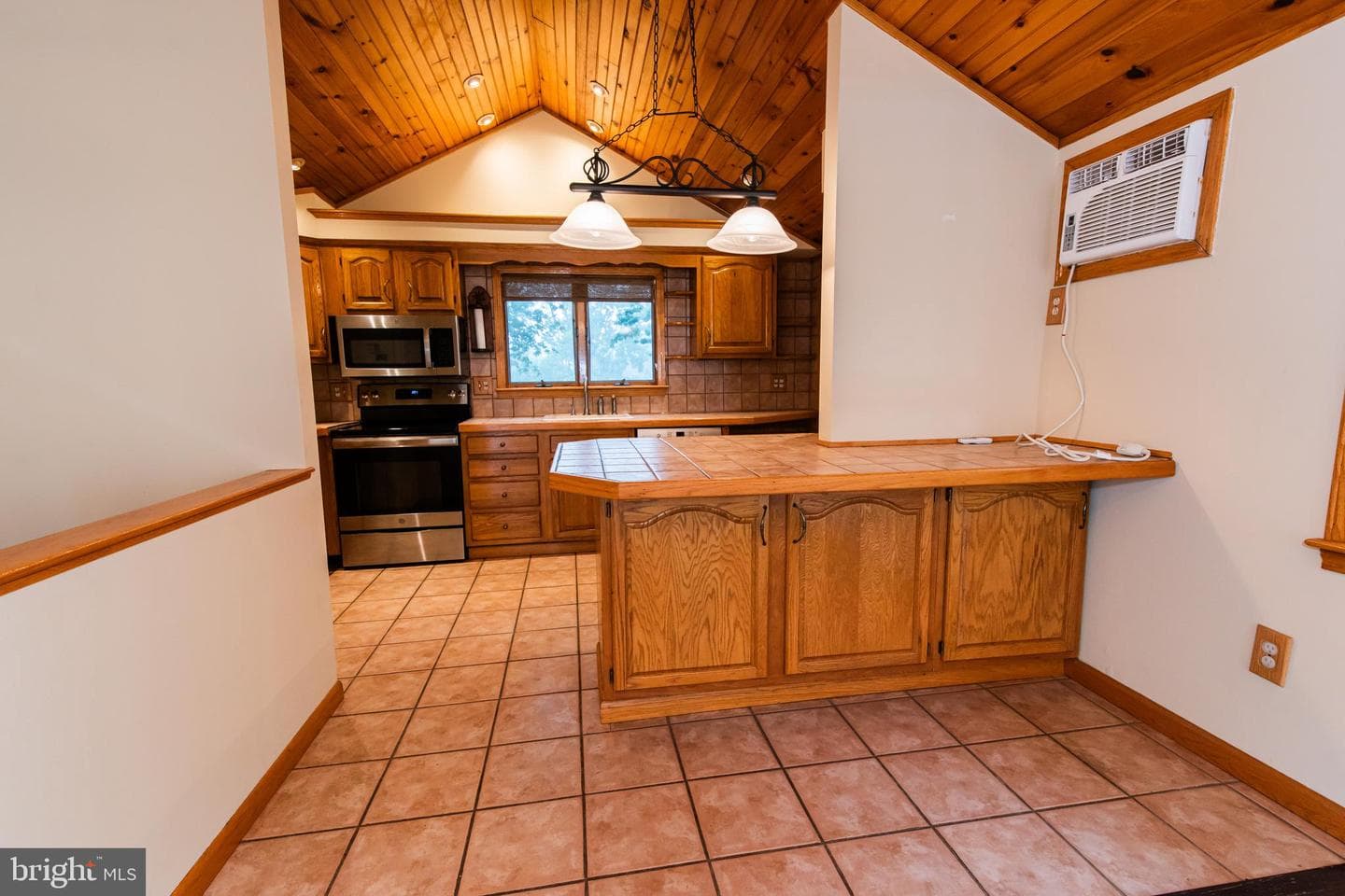 342 Summit Avenue photo 9