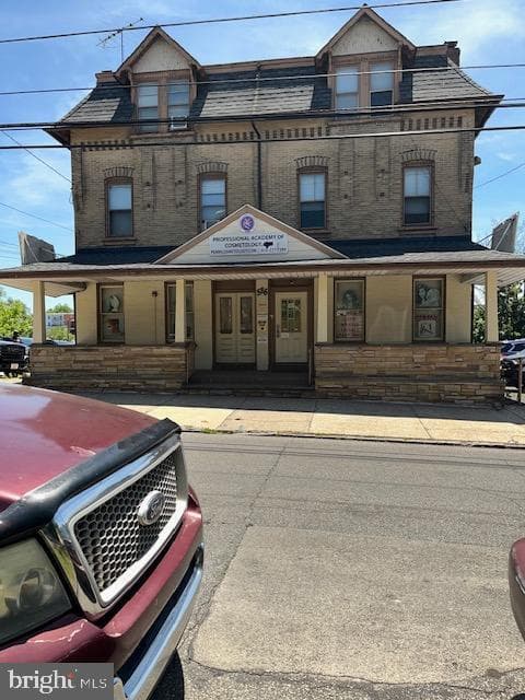516 E Marshall Street photo 1