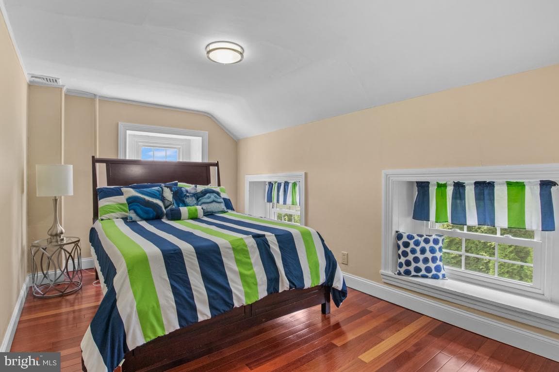 895 Summerset Place photo 32