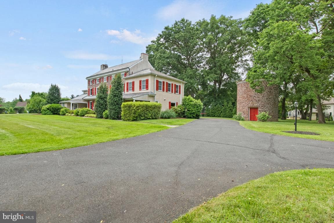 895 Summerset Place photo 40