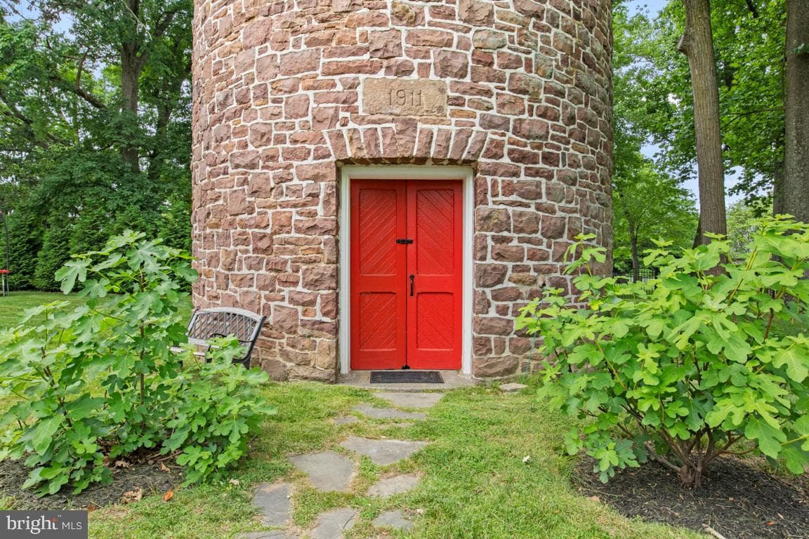 895 Summerset Place photo 41