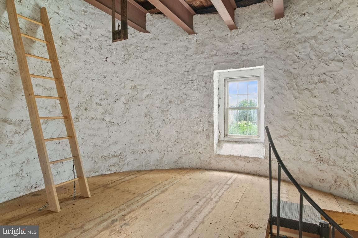 895 Summerset Place photo 43